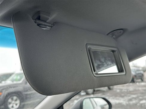 Used 2020 Toyota Camry SE image 29