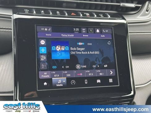 Used 2023 Jeep Grand Cherokee Altitude AWD/4WD image 43
