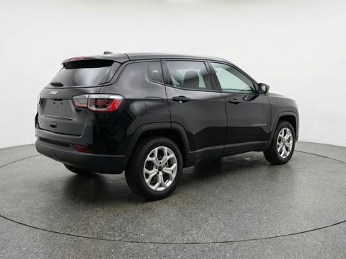 Used 2025 Jeep Compass Latitude image 9