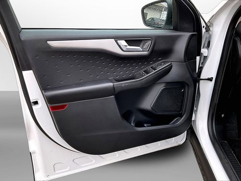 Used 2020 Ford Escape SE Sport image 25