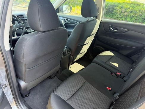 Used 2020 Nissan Rogue SV FWD image 12