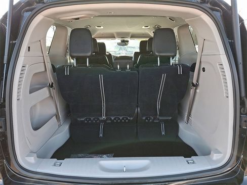 Used 2024 Chrysler Pacifica Touring-L image 29