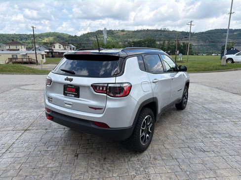 Used 2025 Jeep Compass Trailhawk AWD/4WD image 8