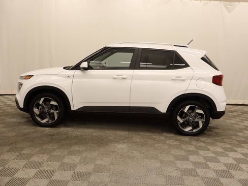 Used 2026 Hyundai Venue SEL FWD image 2
