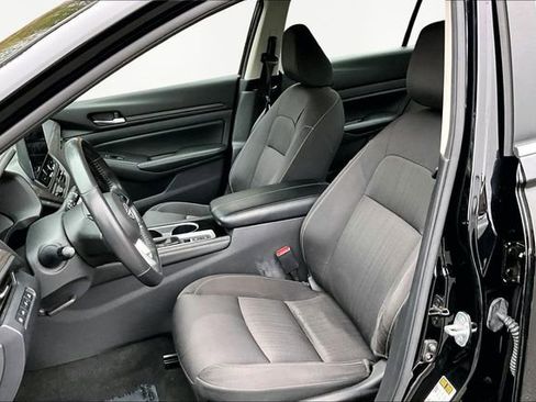 Used 2024 Nissan Altima 2.5 SV w/ SV Premium Package image 15