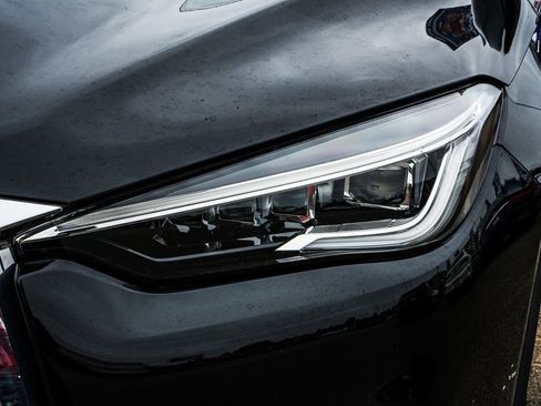 Used 2019 INFINITI QX50 Essential w/ Sensory Package AWD/4WD image 7