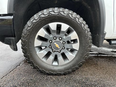 Used 2022 Chevrolet Silverado 2500 Custom w/ Custom Value Package image 10