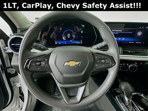 Used 2025 Chevrolet Trax LT image 12