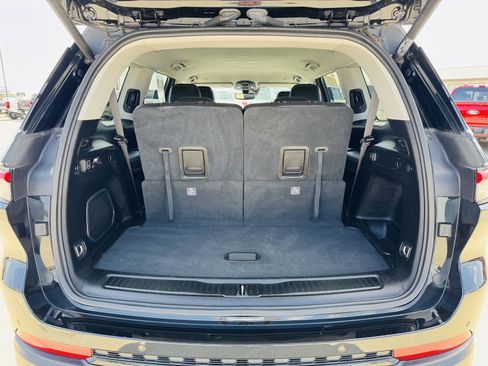 Used 2023 Jeep Grand Cherokee L Limited w/ Black Appearance Package AWD/4WD image 32