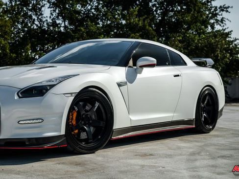 Used 2014 Nissan GT-R Premium image 47
