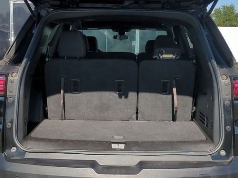 Used 2023 Chevrolet Traverse LT FWD image 30