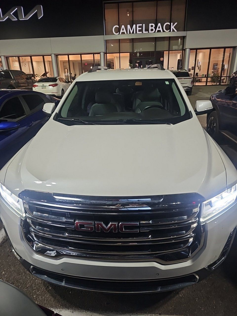 Used 2023 GMC Acadia SLT w/ Preferred Package FWD image 6