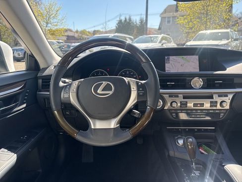 Used 2014 Lexus ES 350 w/ Luxury Package FWD image 24