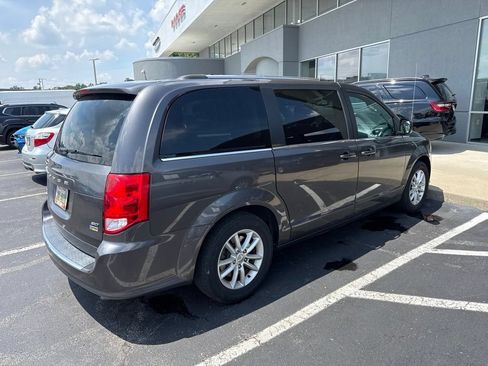 Used 2019 Dodge Grand Caravan SXT FWD image 3