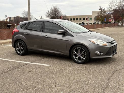 Used 2014 Ford Focus SE w/ Equipment Group 201A image 30