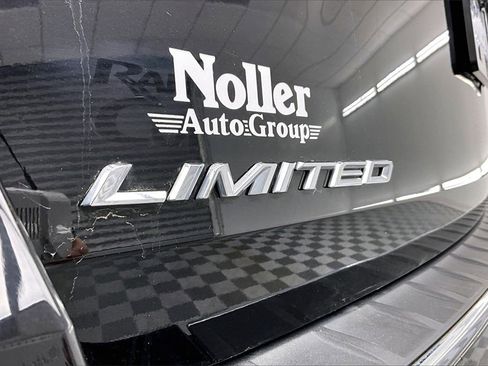 Used 2022 Ford Explorer Limited w/ Equipment Group 301A image 8