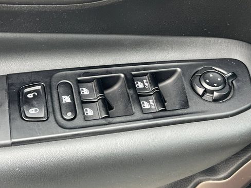 Used 2023 Jeep Renegade Latitude AWD/4WD image 14