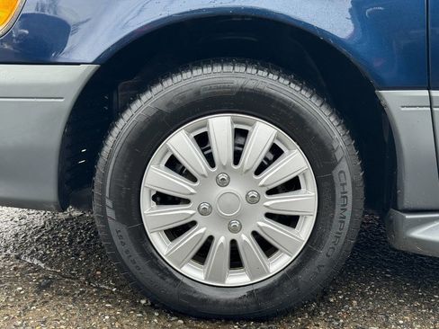 Used 2001 Toyota Sienna LE image 2