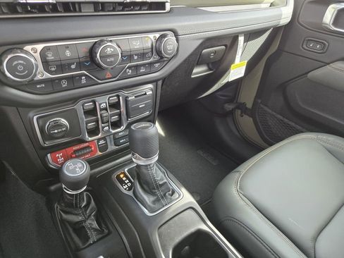 New 2026 Jeep Gladiator Mojave image 13