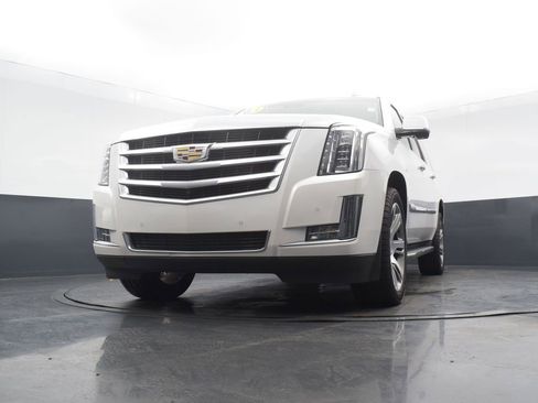 Used 2016 Cadillac Escalade ESV Luxury image 49