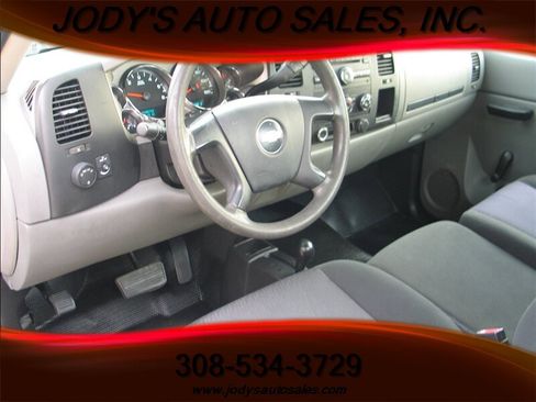 Used 2010 Chevrolet Silverado 2500 W/T image 2