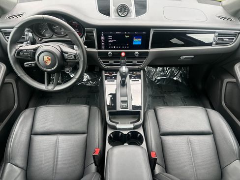Certified 2026 Porsche Macan AWD/4WD image 6