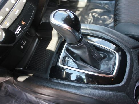 Used 2018 Nissan Rogue SV AWD/4WD image 27