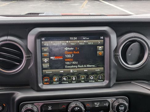 Used 2020 Jeep Gladiator Overland image 18