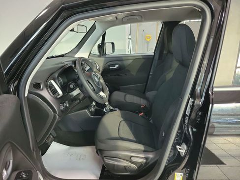 Used 2019 Jeep Renegade Latitude image 2