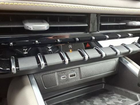 New 2026 Chevrolet Colorado ZR2 w/ Technology Package AWD/4WD image 26