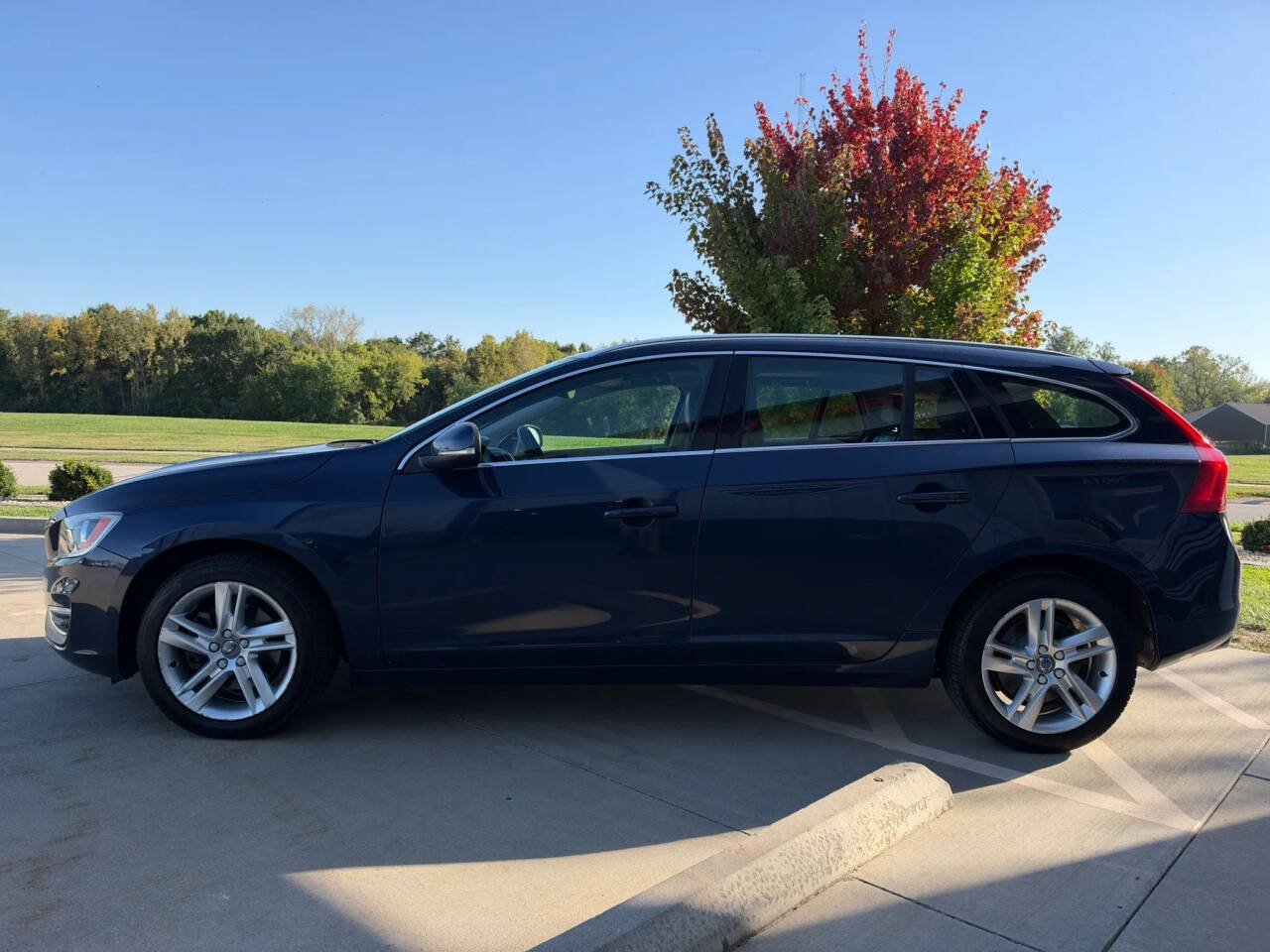 Used 2015 Volvo V60 T5 Premier w/ Convenience Package FWD image 8