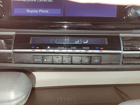 Used 2024 Toyota Sienna LE image 21