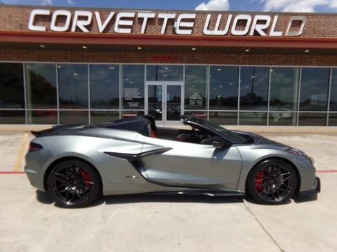 Used 2023 Chevrolet Corvette Z06 RWD image 4
