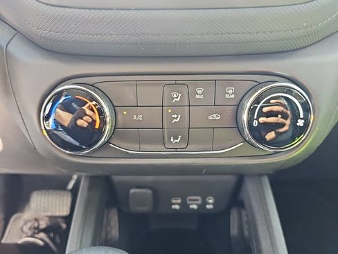 Used 2023 Chevrolet TrailBlazer LS FWD image 19