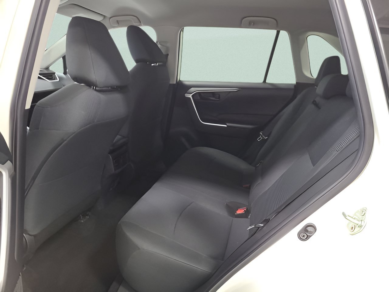 Used 2022 Toyota RAV4 LE w/ Carpet Mat Package (TMS) AWD/4WD image 14