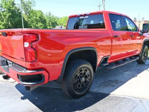 Used 2022 Chevrolet Silverado 2500 LTZ w/ LTZ Plus Package AWD/4WD image 5