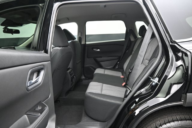 Certified 2026 Nissan Rogue SV FWD image 11
