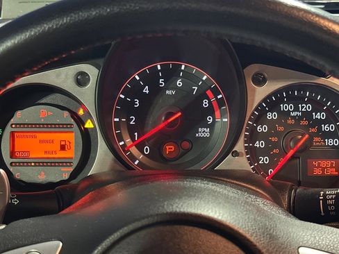 Used 2018 Nissan 370Z Touring image 22