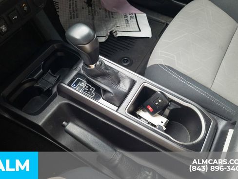 Used 2021 Toyota Tacoma TRD Off-Road image 9