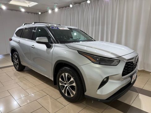 Certified 2022 Toyota Highlander XLE image 7