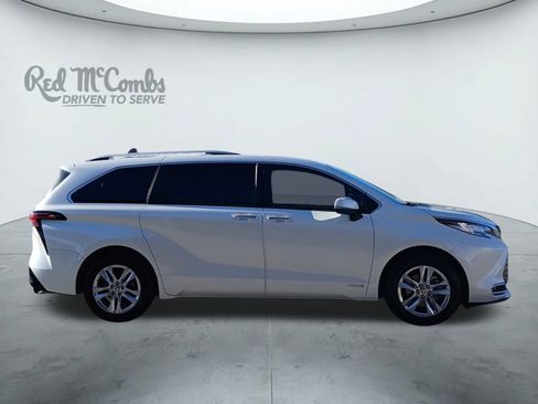 Used 2021 Toyota Sienna Limited image 6