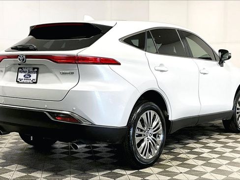 Used 2023 Toyota Venza Limited image 11