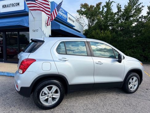 Used 2018 Chevrolet Trax LS AWD/4WD image 14