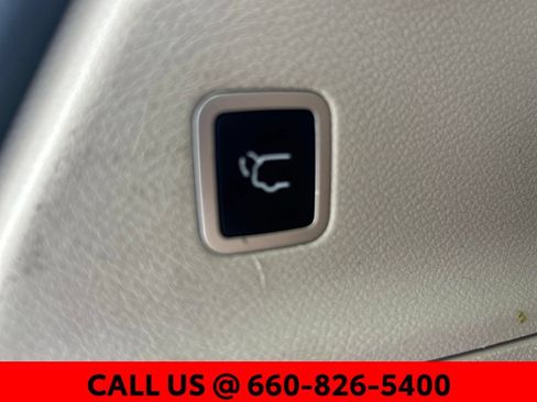 Used 2022 Chrysler Pacifica Touring-L FWD image 13