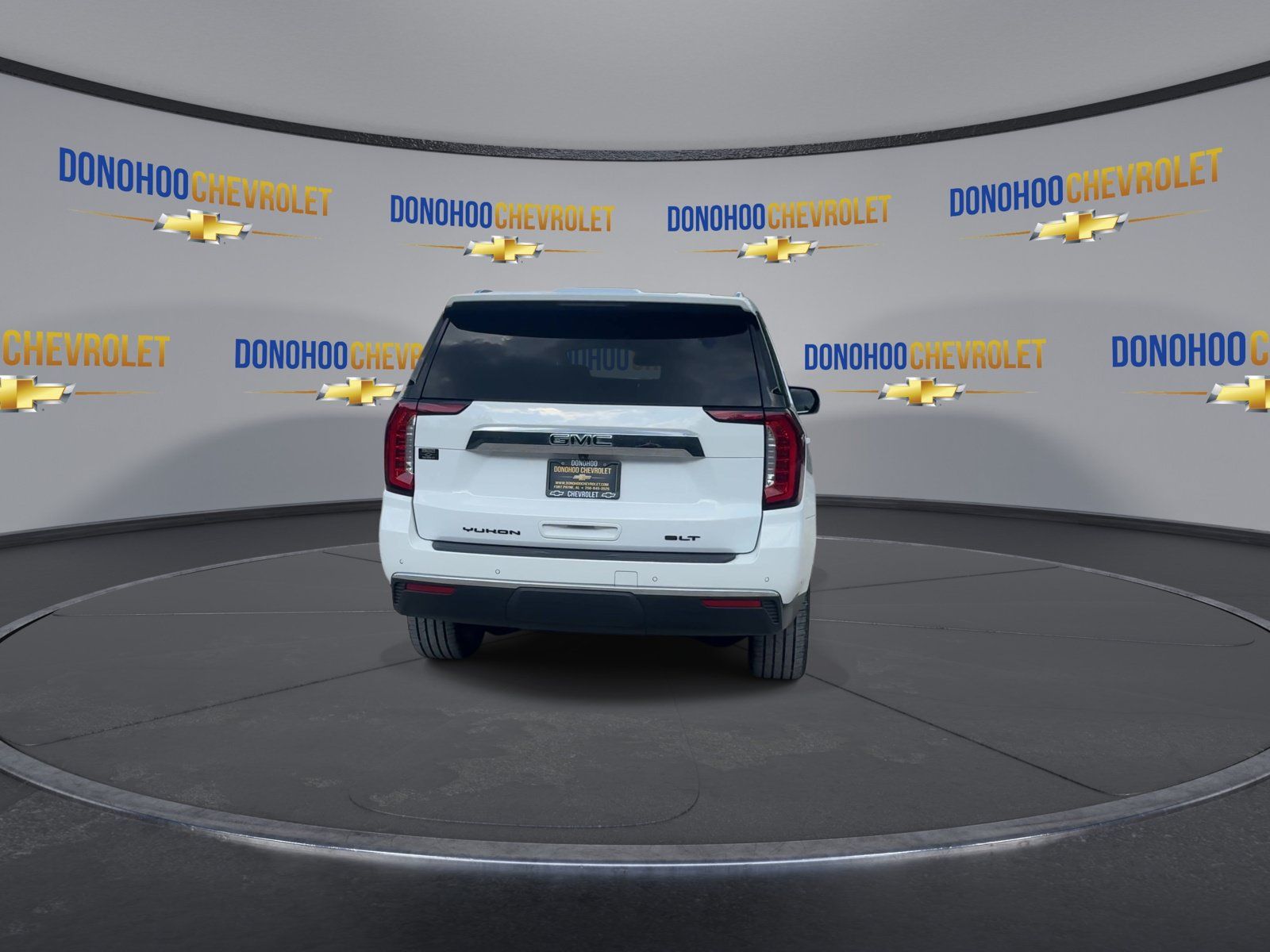 Used 2024 GMC Yukon SLT w/ SLT Premium Package AWD/4WD image 10