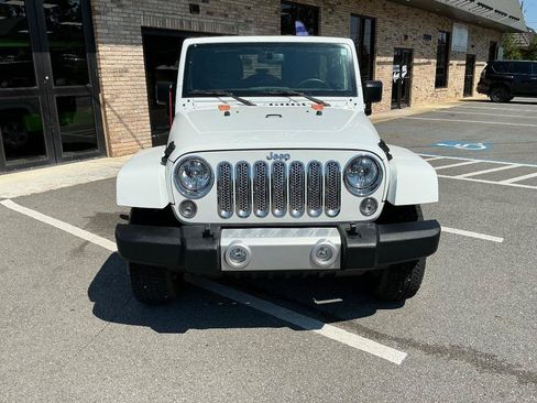 Used 2015 Jeep Wrangler Unlimited Sahara w/ Max Tow Package AWD/4WD image 9