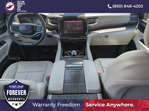 Used 2024 Jeep Wagoneer Series III w/ Premium Group I AWD/4WD image 14
