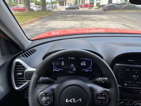 Used 2025 Kia Soul LX w/ LX Technology Package image 29
