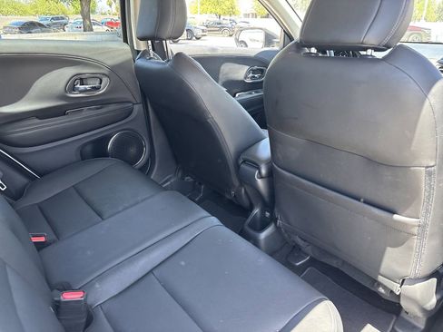 Used 2021 Honda HR-V EX-L image 11