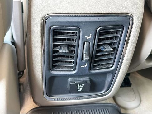 Used 2013 Jeep Grand Cherokee Laredo AWD/4WD image 32
